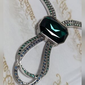 ​NIB Fifth Avenue Collection Swarovski Emerald & Green Crystals Necklace